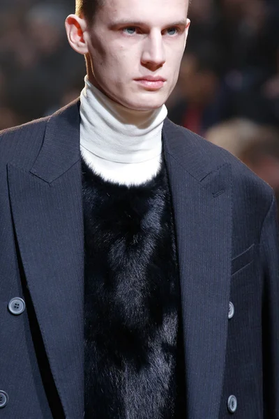 Look 32